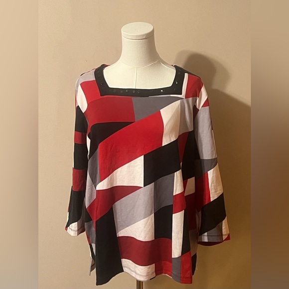 Like New Alfred Dunner Red and Black Geometric Blouse - Picture 16 of 16